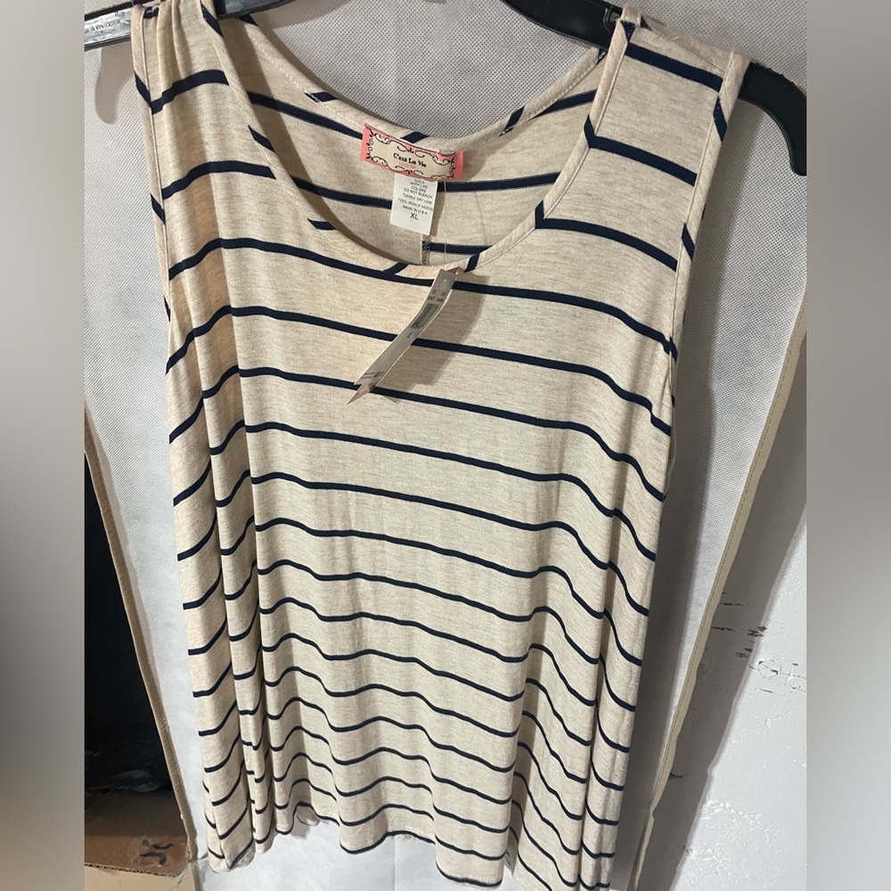 ✨ Women’s Striped Tunic Size XL✨